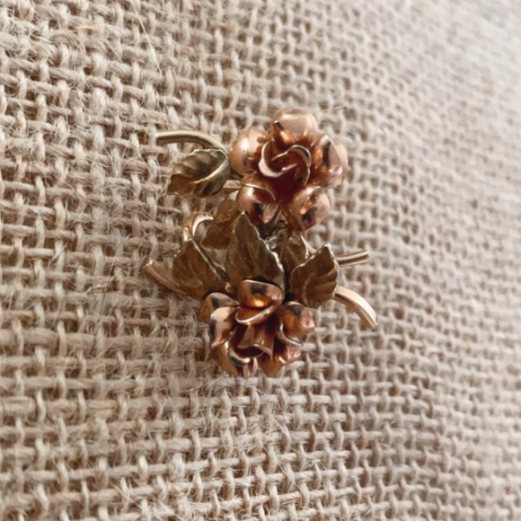 21-Krementz Vintage Gold & Rose gold earrings - Picture 4 of 8